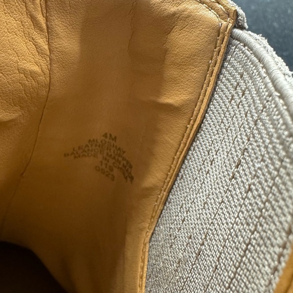 Oshay Pointed Toe Bootie Women Sz 4
Marc Fisher LTD Walnut Suede New - Picture 9 of 15